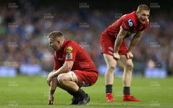 260518 - Leinster v Scarlets - Guinness PRO14 Final - Dejected James Davies and Johnny McNicholl of Scarlets