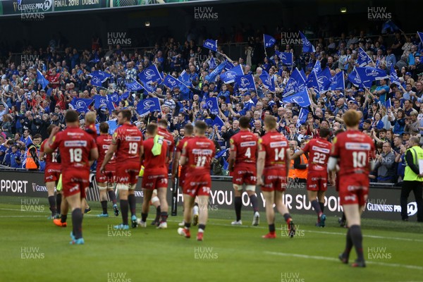 260518 - Leinster v Scarlets - Guinness PRO14 Final - Scarlets thank the crowds at Lansdowne Road