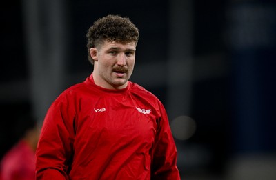 270326 - Leinster v Scarlets - United Rugby Championship - Fletcher Anderson of Scarlets warms up