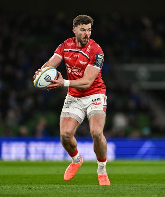 270326 - Leinster v Scarlets - United Rugby Championship - Johnny Williams of Scarlets