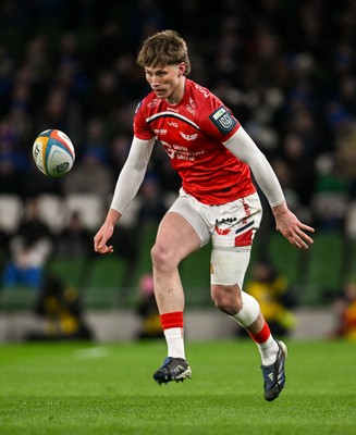 270326 - Leinster v Scarlets - United Rugby Championship - Ellis Mee of Scarlets