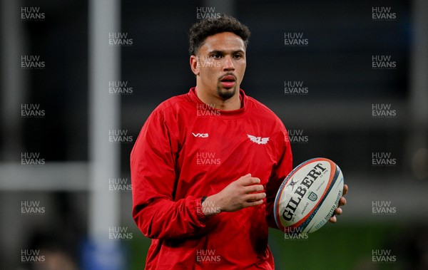 270326 - Leinster v Scarlets - United Rugby Championship - Dan Davis of Scarlets warms up 