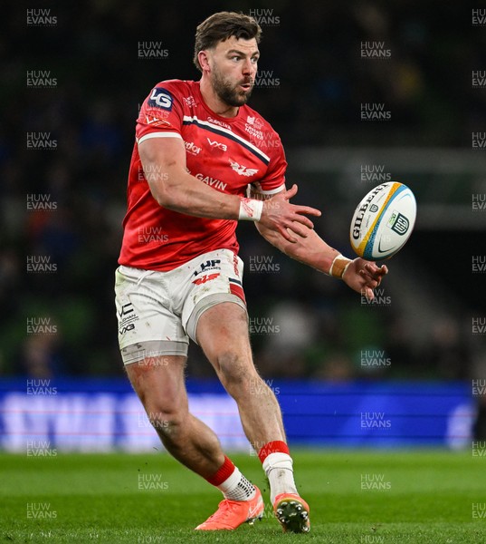 270326 - Leinster v Scarlets - United Rugby Championship - Johnny Williams of Scarlets