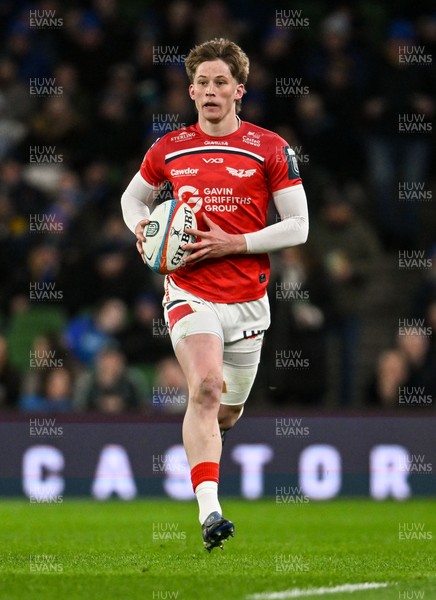 270326 - Leinster v Scarlets - United Rugby Championship - Ellis Mee of Scarlets