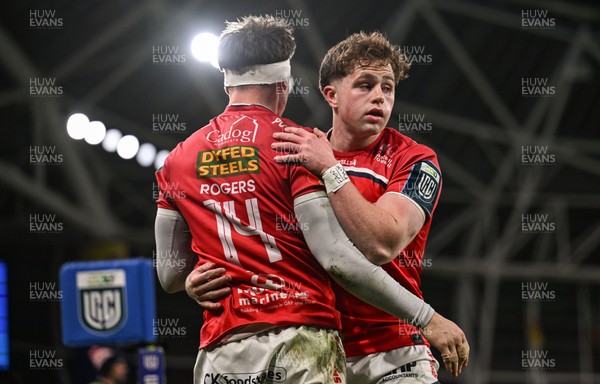 270326 - Leinster v Scarlets - United Rugby Championship - Tom Rogers of Scarlets celebrates after scoring his side's second try with Macs Page 
