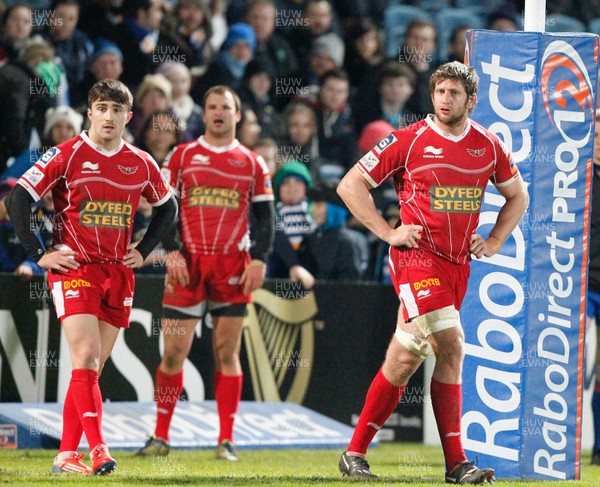 30/11/13 - Leinster v Scarlets - RaboDirect Pro 12Scarlets players show their dejection (c) Huw Evans Picture Agency