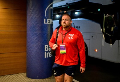 310525 - Leinster v Scarlets - United Rugby Championship Quarter-Final - Henry Thomas of Scarlets 