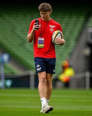 310525 - Leinster v Scarlets - United Rugby Championship Quarter-Final - Ellis Mee of Scarlets 