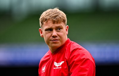 310525 - Leinster v Scarlets - United Rugby Championship Quarter-Final - Sam Costelow of Scarlets 