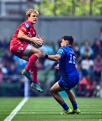 310525 - Leinster v Scarlets - United Rugby Championship Quarter-Final - Blair Murray of Scarlets in action against Hugo Keenan of Leinster