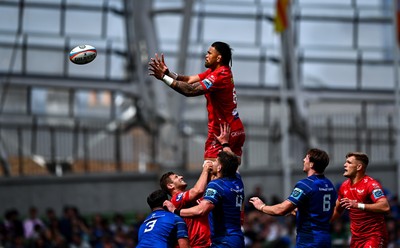 310525 - Leinster v Scarlets - United Rugby Championship Quarter-Final - Vaea Fifita of Scarlets wins possession in a line-out 