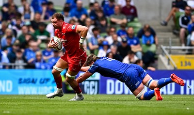 310525 - Leinster v Scarlets - United Rugby Championship Quarter-Final - Alex Craig of Scarlets in action against Joe McCarthy of Leinster