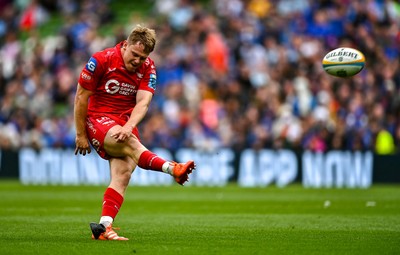 310525 - Leinster v Scarlets - United Rugby Championship Quarter-Final - Sam Costelow of Scarlets kicks the conversion