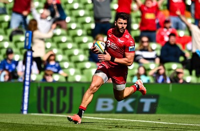 310525 - Leinster v Scarlets - United Rugby Championship Quarter-Final - Johnny Williams of Scarlets scores his side's third try