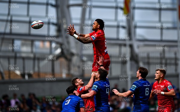 310525 - Leinster v Scarlets - United Rugby Championship Quarter-Final - Vaea Fifita of Scarlets wins possession in a line-out 