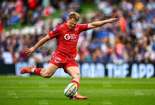 310525 - Leinster v Scarlets - United Rugby Championship Quarter-Final - Sam Costelow of Scarlets kicks the conversion