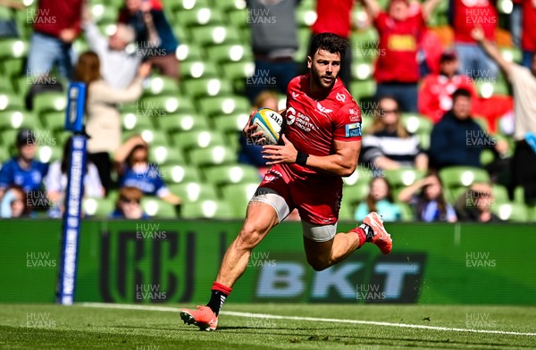 310525 - Leinster v Scarlets - United Rugby Championship Quarter-Final - Johnny Williams of Scarlets scores his side's third try