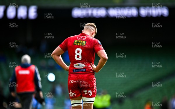 310525 - Leinster v Scarlets - United Rugby Championship Quarter-Final - Taine Plumtree of Scarlets at full time