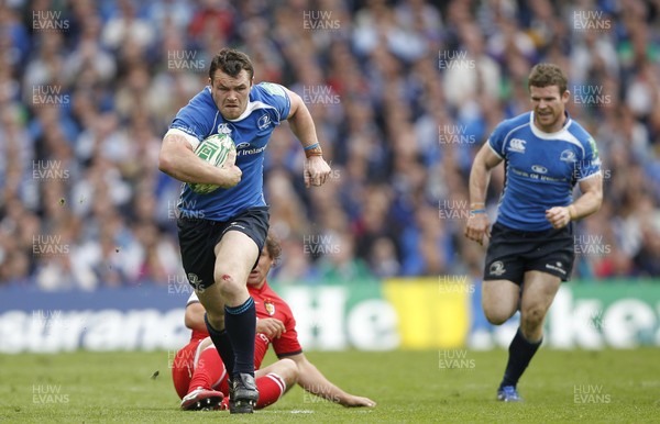 30.04.11 - Leinster v Toulouse - Heineken Cup Semi-Final Leinster's Cian Healy slips a tackle by Toulouse's Cedric Heymans 