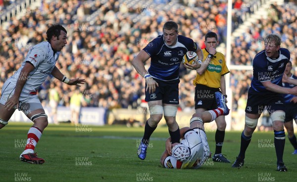 13.05.11 - Leinster v Ulster - Magners League Play-off Jamie Heaslip of Leinster is tackled by Pedrie Wannenburg and Johann Muller of Ulster  