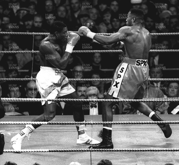 011093 - Lennox Lewis v Frank Bruno - WBC Heavyweight Title Fight - 