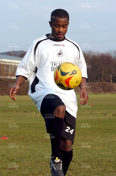 070106 - Swansea City Football Swansea City's new striker Leon Knight 