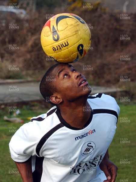 070106 - Swansea City Football Swansea City's new striker Leon Knight 