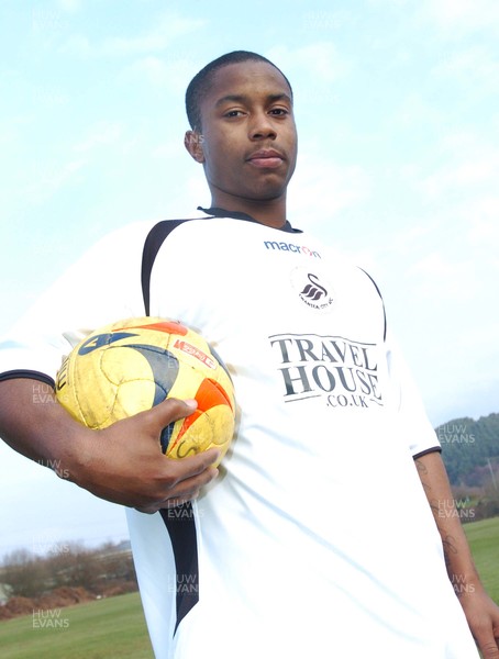 070106 - Swansea City Football Swansea City's new striker Leon Knight 