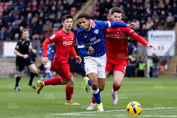 100126 - Leyton Orient v Cardiff City - Sky Bet League 1 - Omari Kellyman of Cardiff City is challenged by Jack Simpson of Leyton Orient