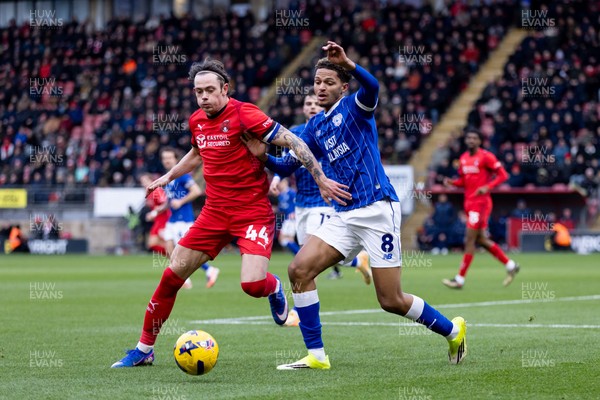 100126 - Leyton Orient v Cardiff City - Sky Bet League 1 - Theo Archibald of Leyton Orient and Omari Kellyman of Cardiff City battle for the ball