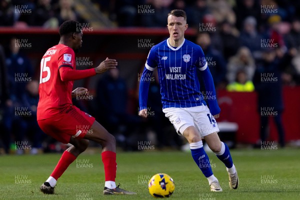 100126 - Leyton Orient v Cardiff City - Sky Bet League 1 - David Turnbull of Cardiff City passes the ball