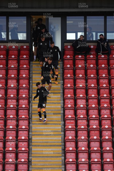 121220 - Leyton Orient v Newport County - Sky Bet League 2 - Newport County players come down the steps onto the pitch