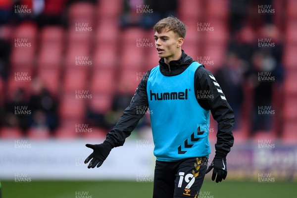121220 - Leyton Orient v Newport County - Sky Bet League 2 - Scott Twine of Newport County during the pre-match warm-up