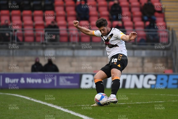 121220 - Leyton Orient v Newport County - Sky Bet League 2 - Jamie Proctor of Newport County scores the opening goal