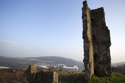 180315 - Picture a General View of the Liberty Stadium, Swansea from the ruins of Morris Castle