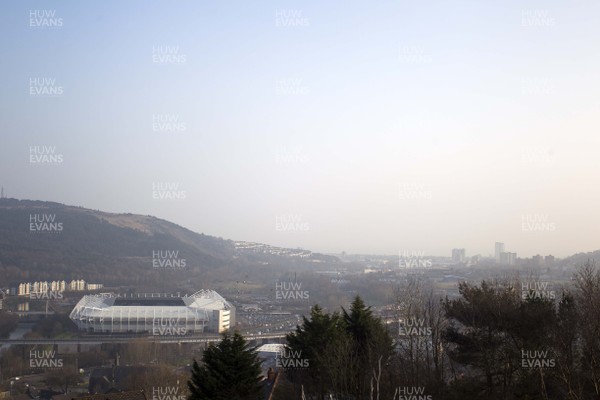 180315 - Picture a General View of the Liberty Stadium, Swansea from the ruins of Morris Castle