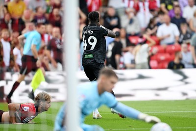 190926 - Lincoln City v Swansea City - Sky Bet Championship - Moussa Yeo of Swansea City scores a goal to equalise the game