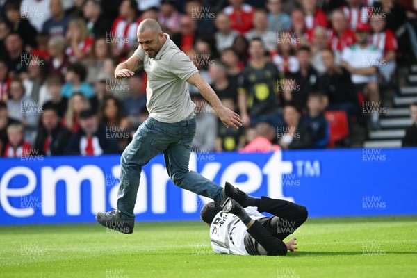 190926 - Lincoln City v Swansea City - Sky Bet Championship - A Lincoln City supporter invades the pitch