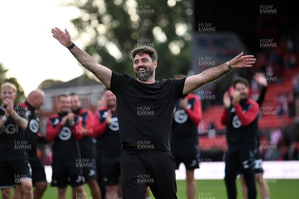 190926 - Lincoln City v Swansea City - Sky Bet Championship - Vitor Matos, Swansea Head Coach celebrates towards the Swansea supporters at full time