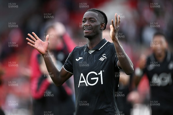 190926 - Lincoln City v Swansea City - Sky Bet Championship - Moussa Yeo of Swansea City celebrates at full time