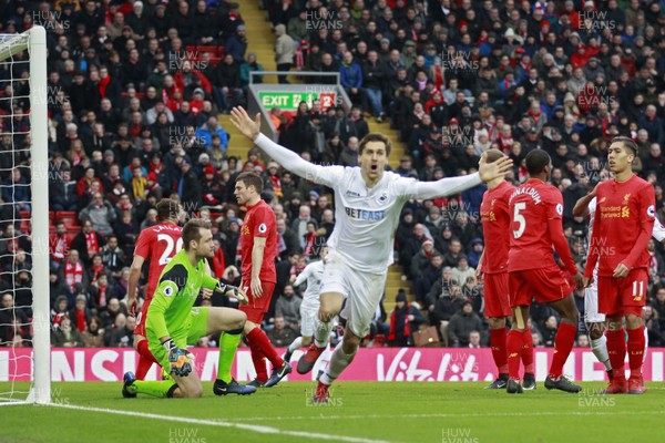 210117 - Liverpool v Swansea City, Premier League - Fernando Llorente of Swansea City (centre) celebrates scoring his side's first goal by Ian Smith/Huw Evans Agency