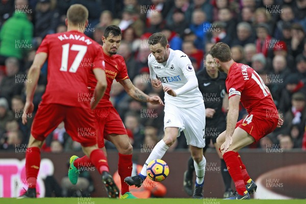 210117 - Liverpool v Swansea City, Premier League - Gylfi Sigurdsson of Swansea City (centre) in action