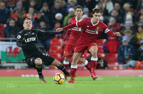 261217 - Liverpool v Swansea City - Premier League - Roque Mesa of Swansea and Philippe Coutinho of Liverpool