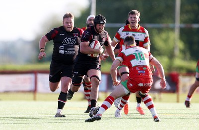 030525 - Llandovery RFC v Pontypool RFC - Super Rygbi Cymru Quarter Final - Dan Hill of Pontypool makes a break