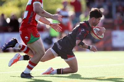030525 - Llandovery RFC v Pontypool RFC - Super Rygbi Cymru Quarter Final - Rhodri Cole of Pontypool scores a try