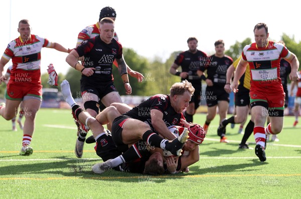 030525 - Llandovery RFC v Pontypool RFC - Super Rygbi Cymru Quarter Final - Harri Doel of Llandovery crashes over the line to score a try