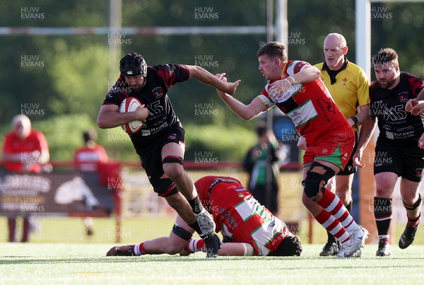 030525 - Llandovery RFC v Pontypool RFC - Super Rygbi Cymru Quarter Final - Dan Hill of Pontypool makes a break