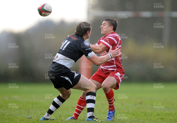 031112 - Llandovery v Bedwas - Principality Premiership -Lee Rees of Llandovery gets the ball past Ryan Owen of Bedwas