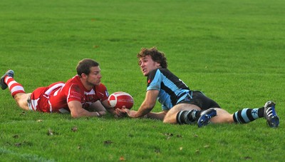 13.11.10. Llandovery v Cardiff- Principality Premiership. Cardiff full back  James Loxton scores try as Llandoverys Ifan Evans looks on. 