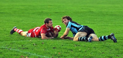 13.11.10. Llandovery v Cardiff- Principality Premiership. Cardiff full back  James Loxton scores try as Llandoverys Ifan Evans looks on. 